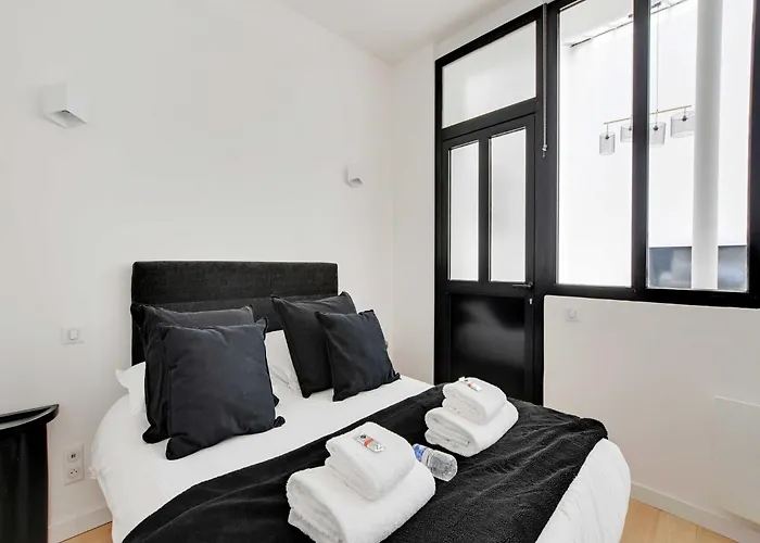 Authentique Apartment - 1Br- 2P- Voltaire